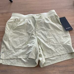 Lululemon (never worn) Men’s 5” Shorts